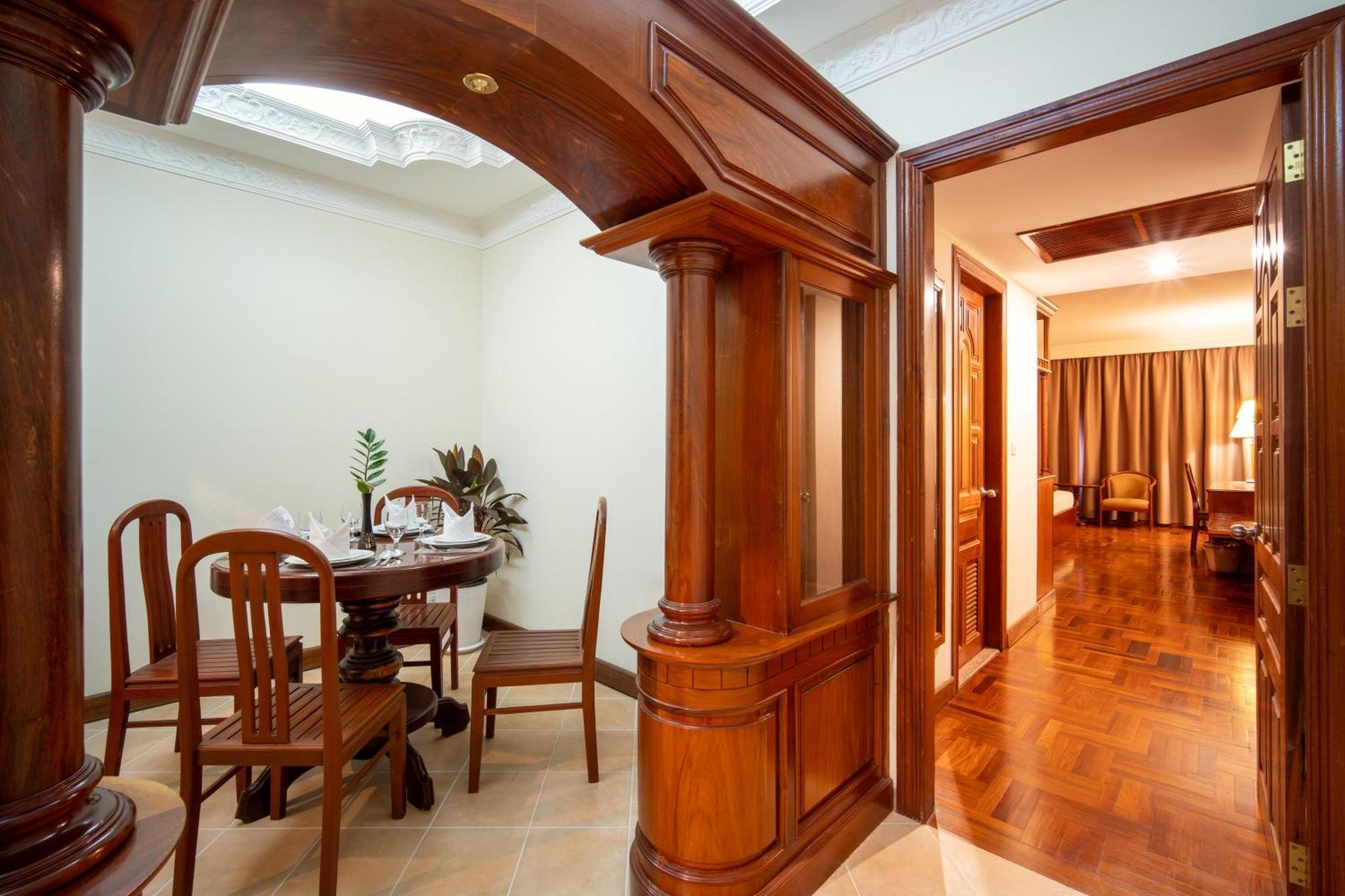 Khemara Angkor & 4*