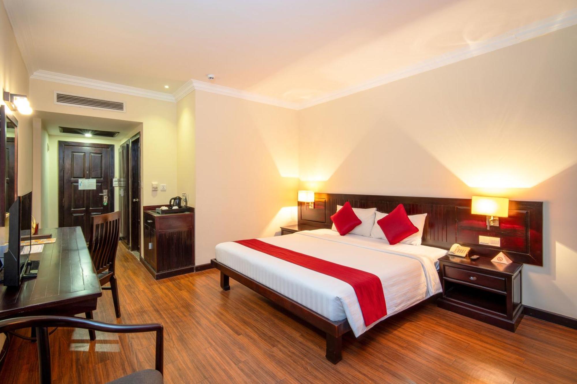 Khemara Angkor & 4*