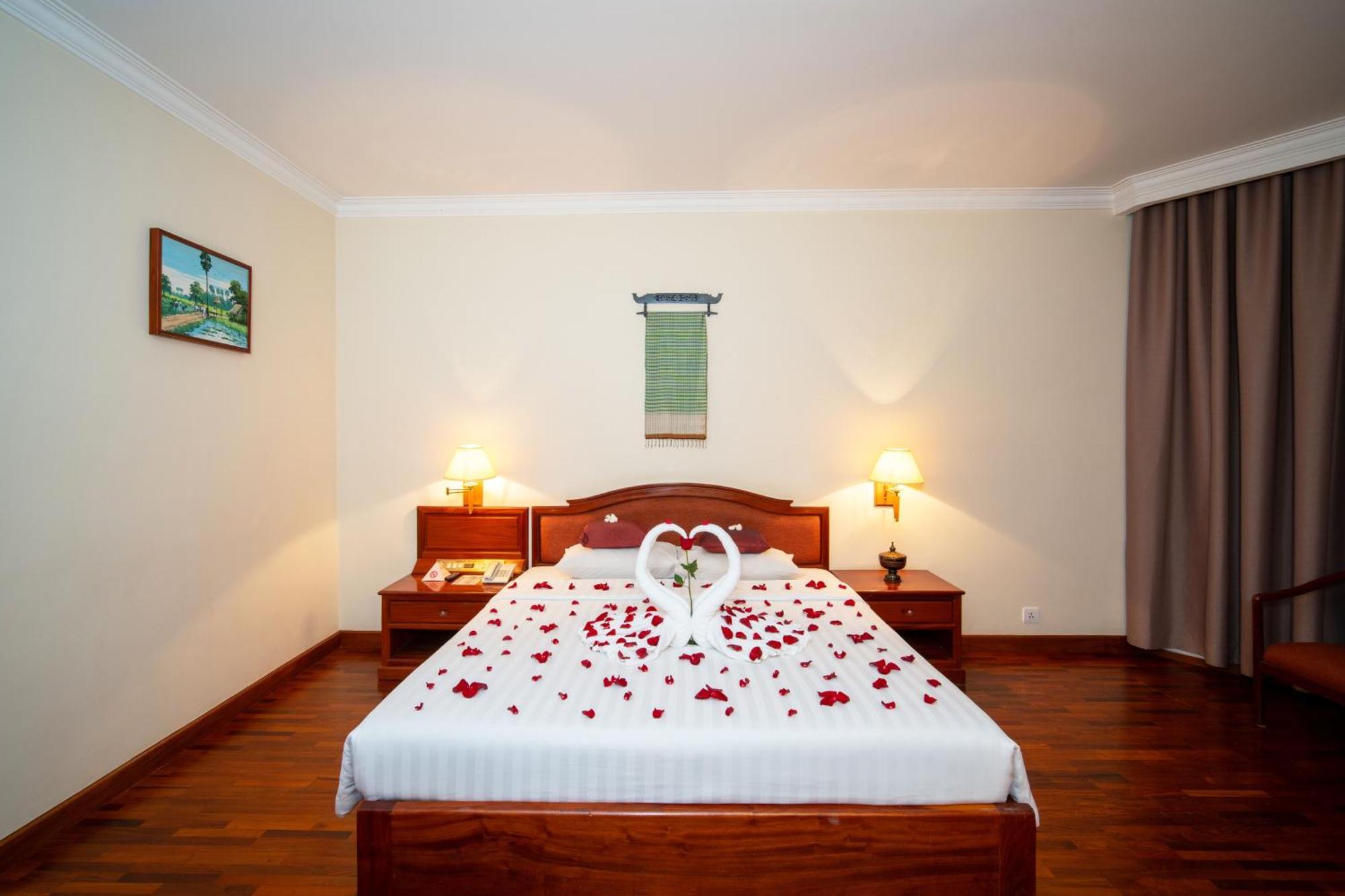 Khemara Angkor & 4*