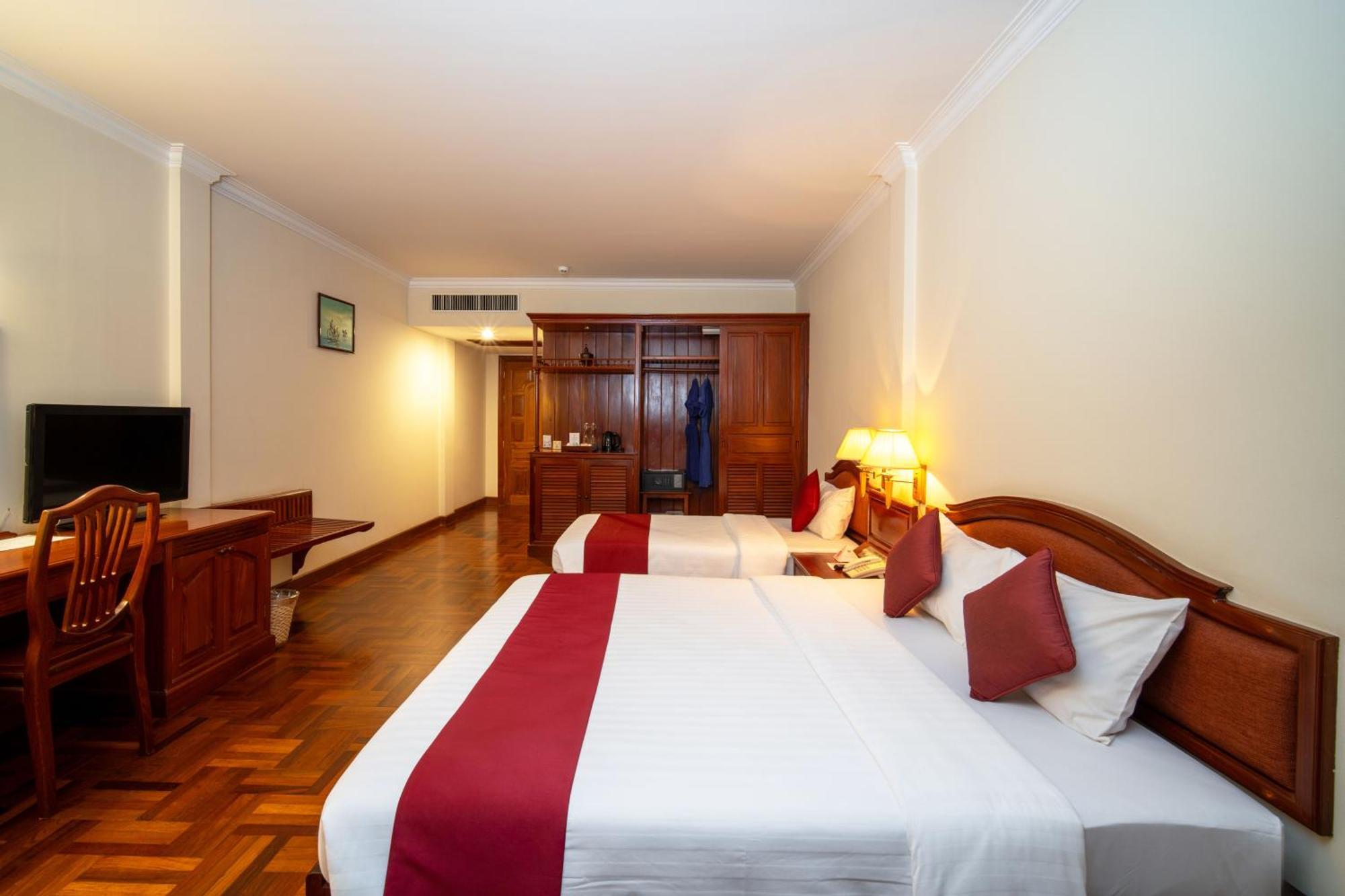 Khemara Angkor & 4*