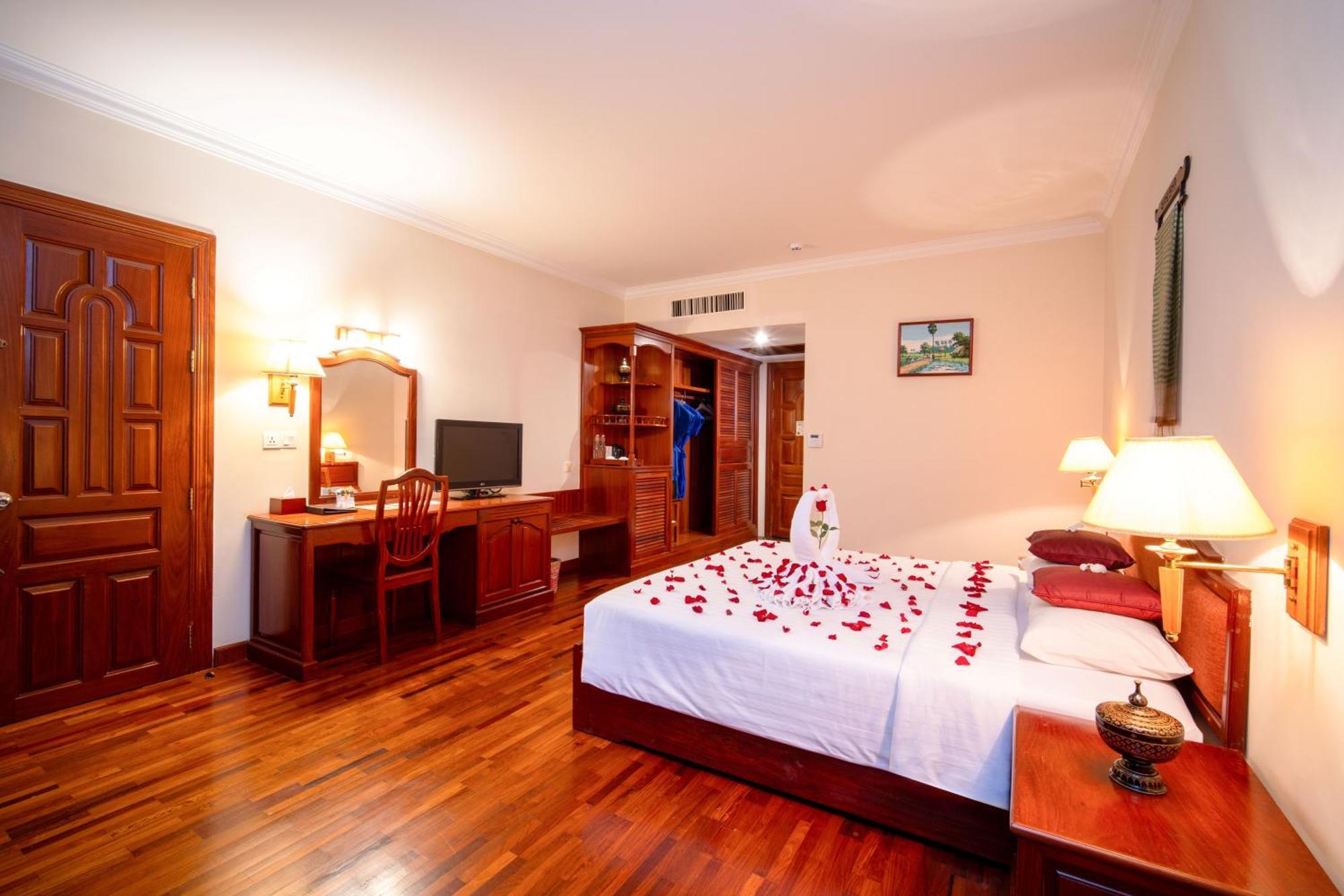 Khemara Angkor & Hotel 4*