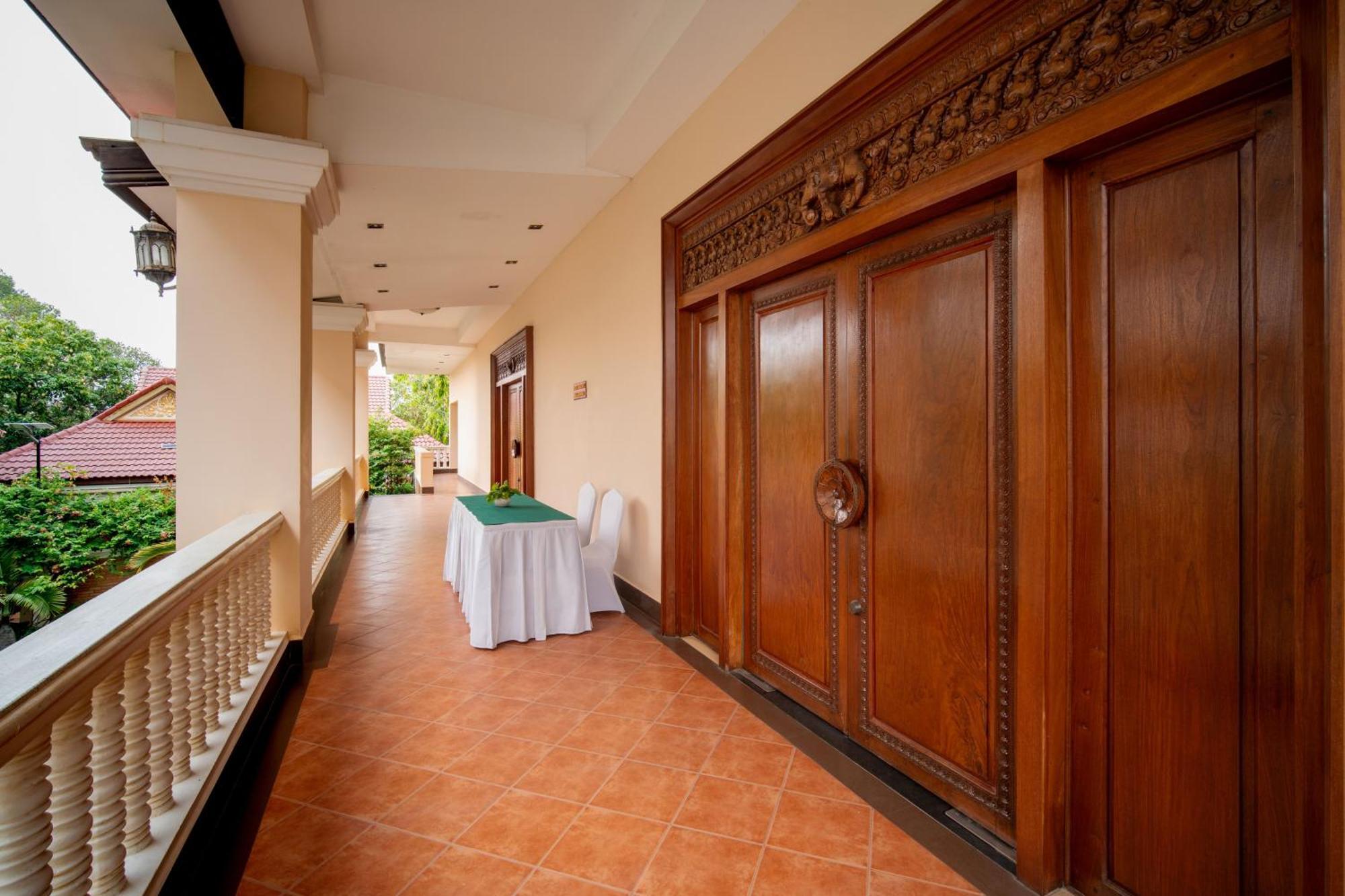 Khemara Angkor & 4*